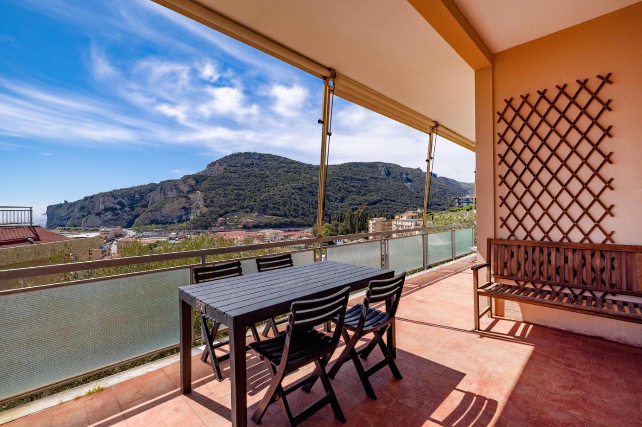 CASA MATILDE - Appartamento Vista Mare - con posto auto Finale Ligure Esterno foto