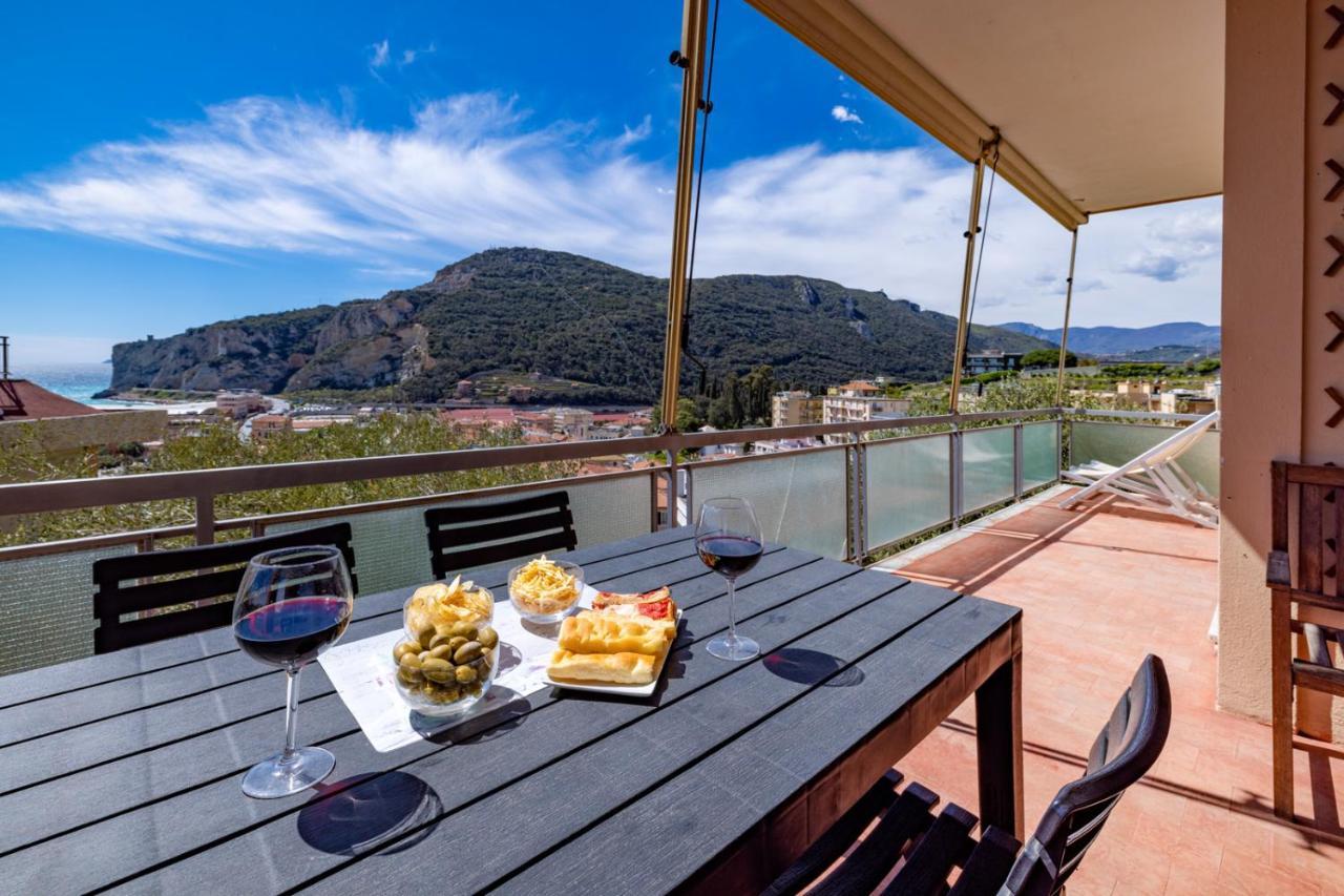 CASA MATILDE - Appartamento Vista Mare - con posto auto Finale Ligure Esterno foto