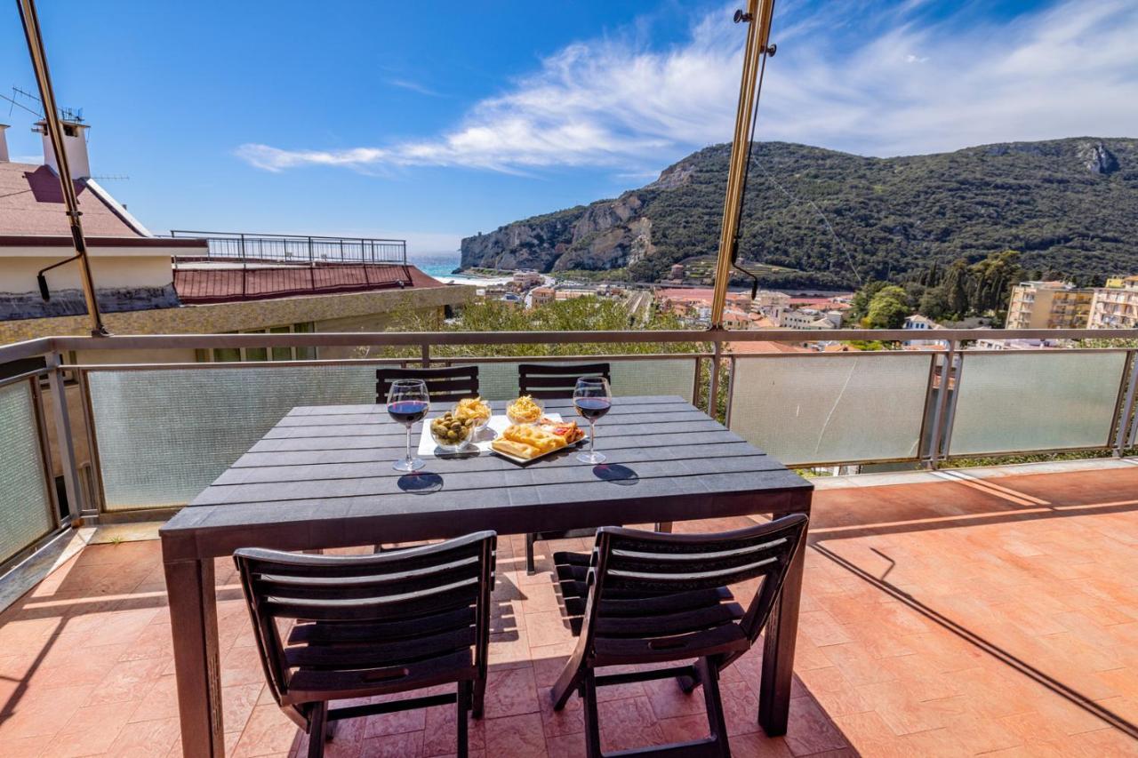 CASA MATILDE - Appartamento Vista Mare - con posto auto Finale Ligure Esterno foto